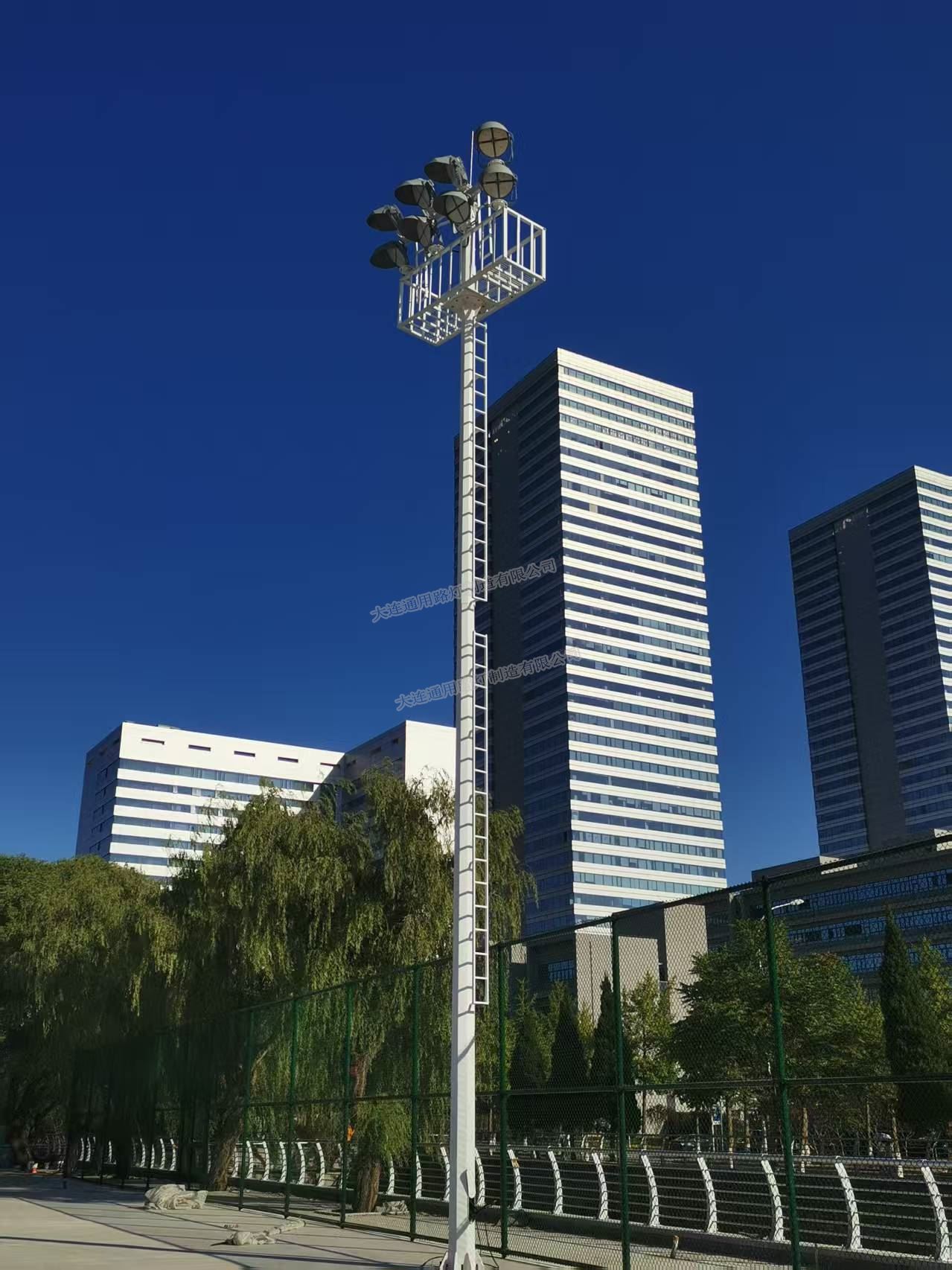 球場(chǎng)高桿燈.jpg